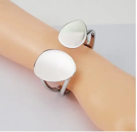 Sleek Round Slab Single Hinge Cuff Bracelet Try A Prompt